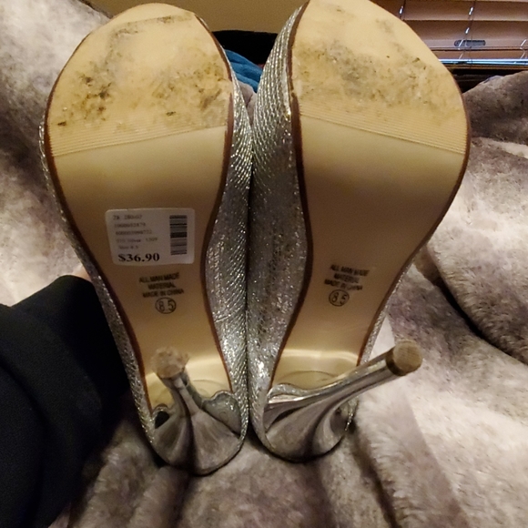 Heels - Picture 3 of 3